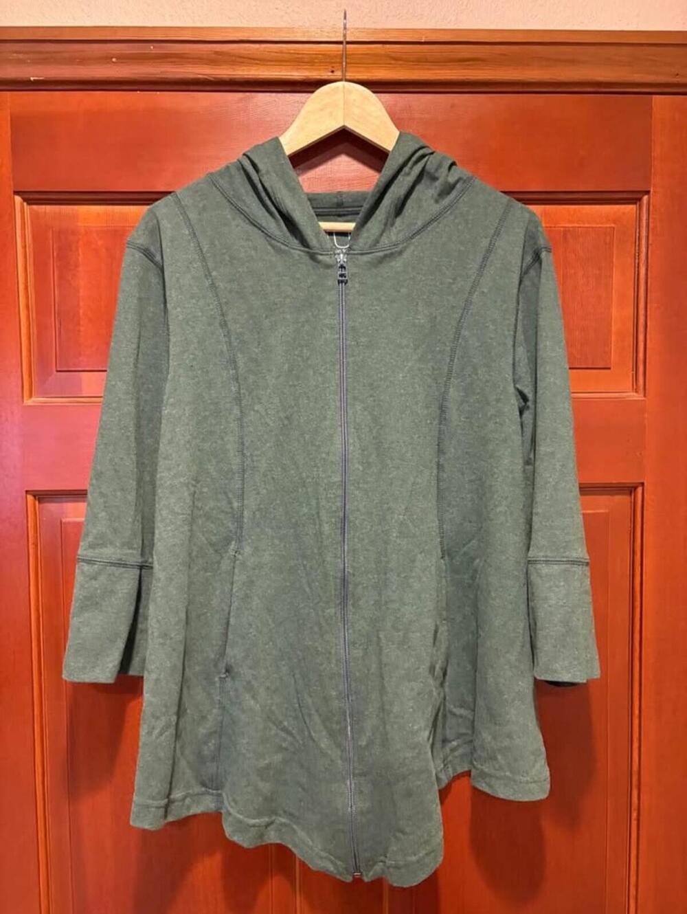 LUR Hooded Zip Jacket – Size Large